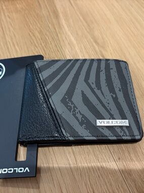 Volcom Gray and Black Patterned Bifold Card Holder